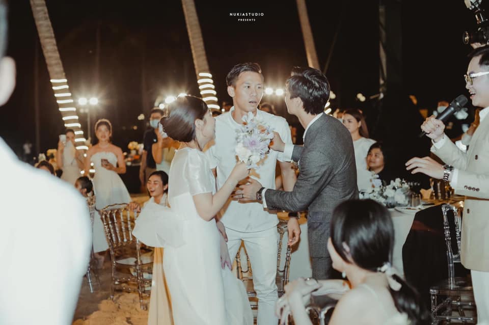 Hải Quế đăng ảnh như 'quát' Công Phượng rồi lại gặng hỏi đàn em: 'Anh đã nói gì nhỉ?'