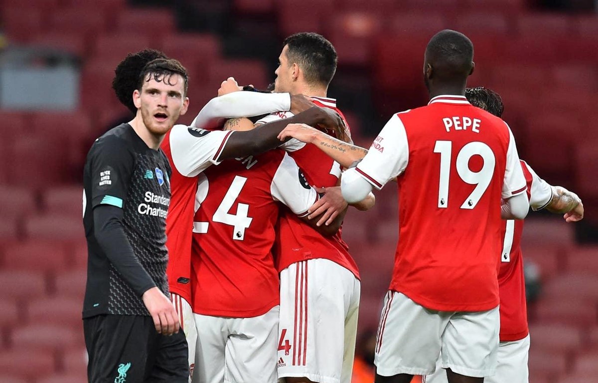 'Hy sinh' Bellerin, Arsenal thâu tóm 