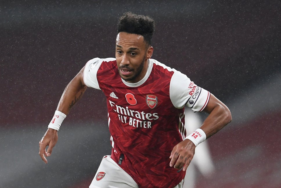 Hôm trước cười nhạo Aubameyang, hôm sau Kroos nhận quả báo đắng lòng
