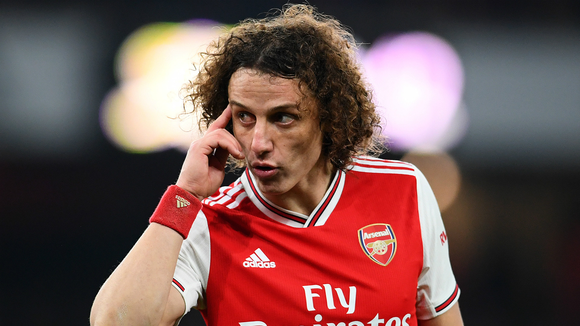 David Luiz đi đường quyền khiến đồng đội bị knock-out, hộc máu đáng sợ