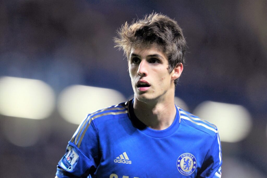 Rời khỏi Chelsea, 'Tiểu Kaka' bất ngờ nói về đội bóng cũ