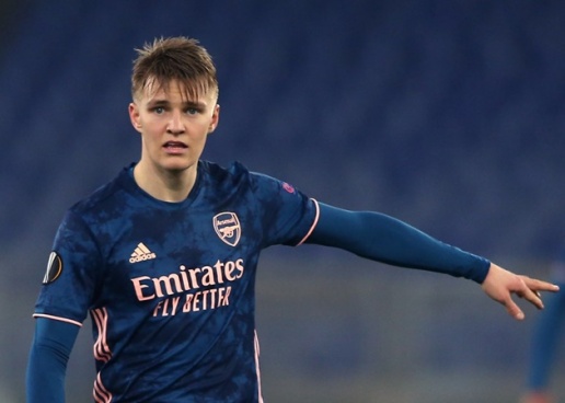 Lạc lõng ở Arsenal, Odegaard cần làm 1 chuyện cho Saka và Aubameyang