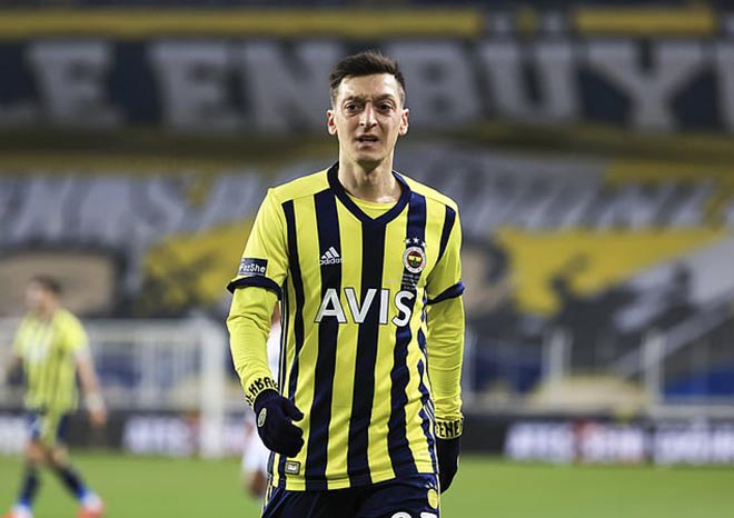 Rời Arsenal, Ozil vẫn gặp ác mộng: Tịt ngòi, CLB mới tụt dốc không phanh